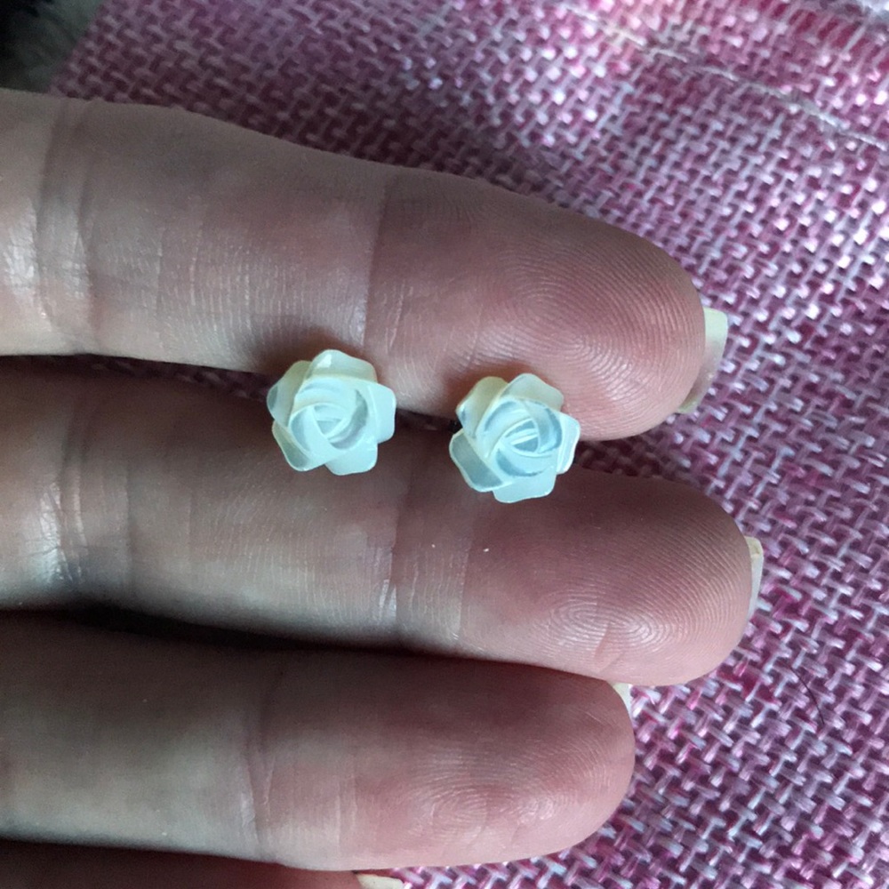 New! White Rose Stud Earrings - Picture 6 of 6
